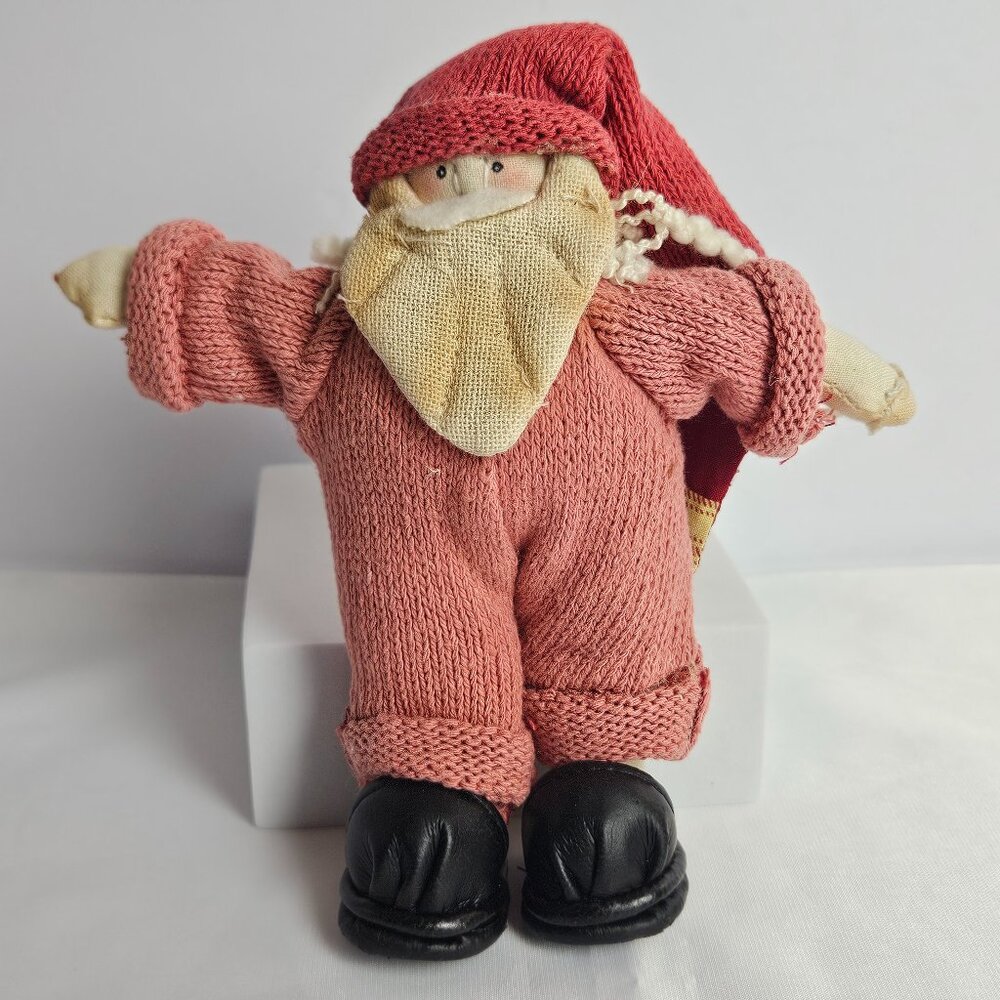 Knit Santa Claus Doll Soft Figure Red Vtg Suit Rustic Country Christmas Déco